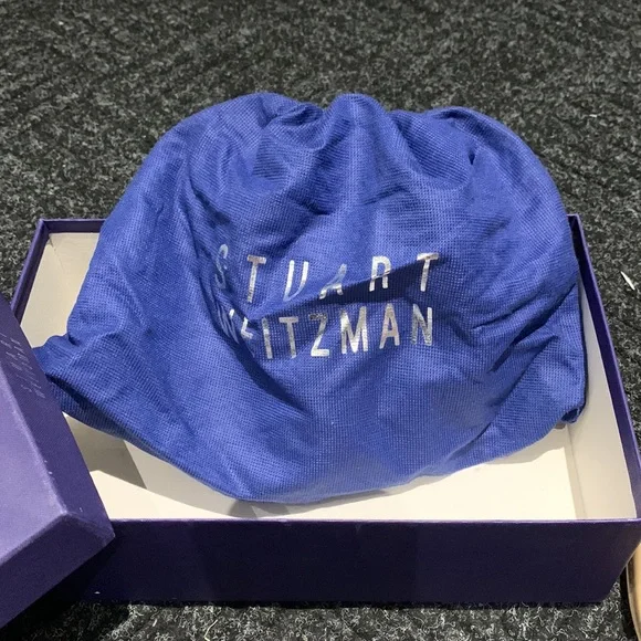 Stuart Weitzman - Picture 10 of 12